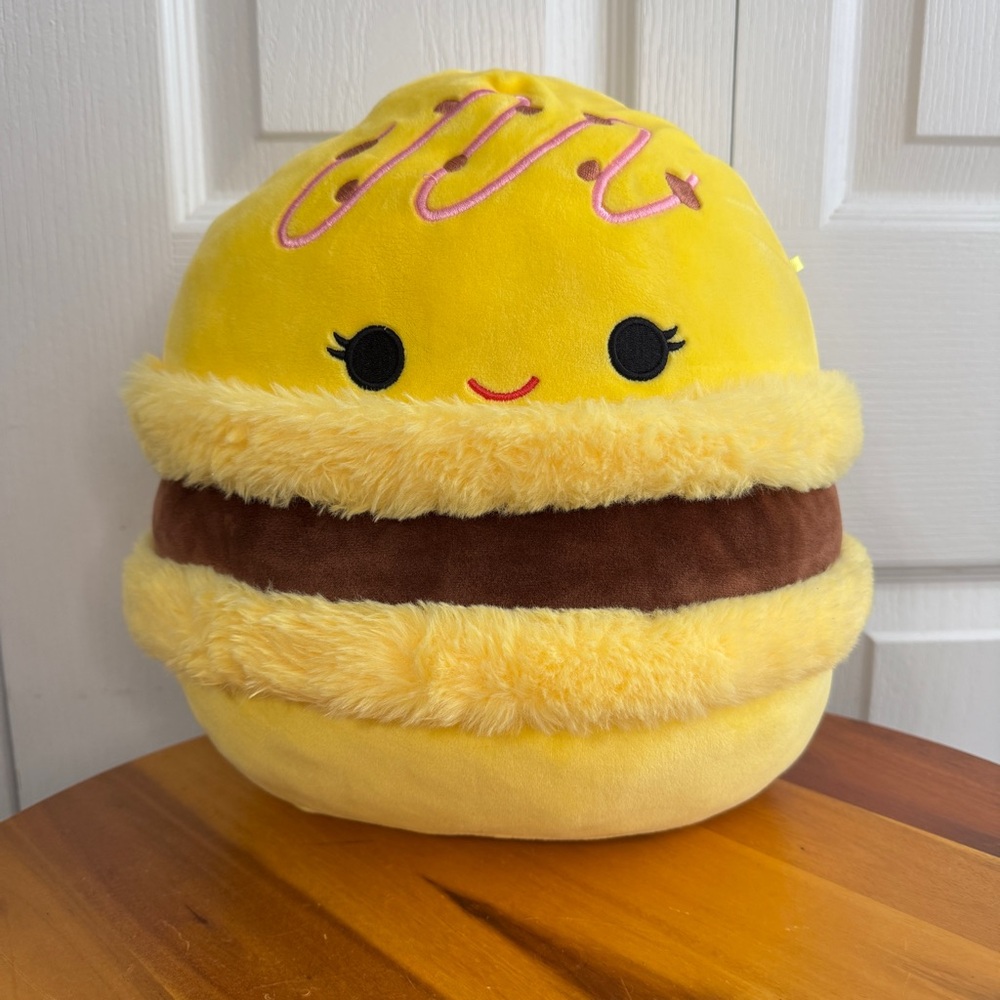 Squishmallow Viscotti the Macaron